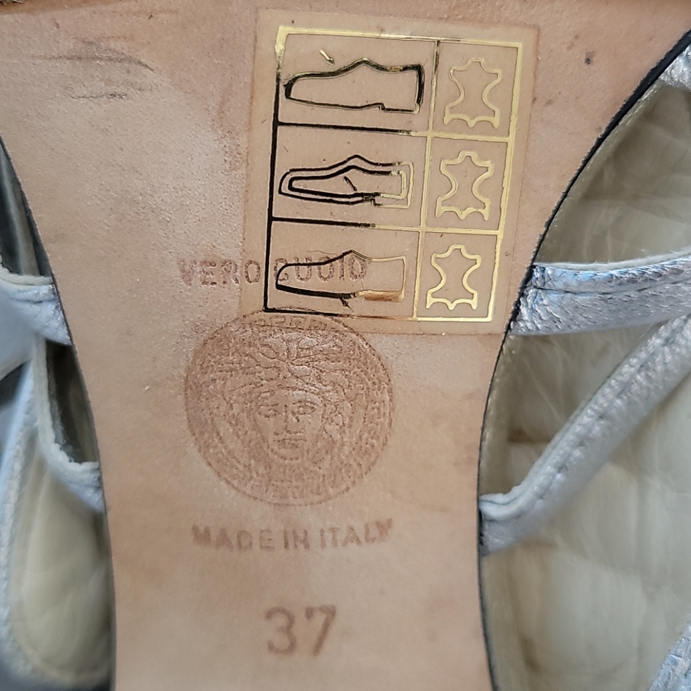 VERSCE Heels - Picture 5 of 9